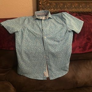 International report men’s button up size M